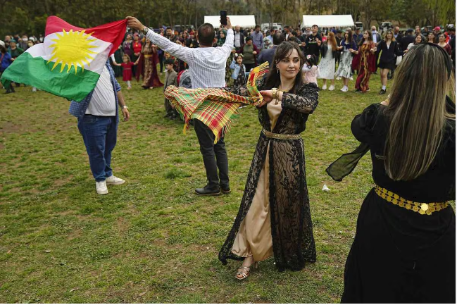 20240125クルド人が楽器演奏禁止の公園でテロ賛美の音楽や踊り祭り→埼玉県公園緑地協会は「楽器演奏の禁止」を条件に許可→クルド人支援団体「音楽と踊りは一体だ」と反発！日本国民【ゲリラ≒野蛮なテロ集団「PKK」が
