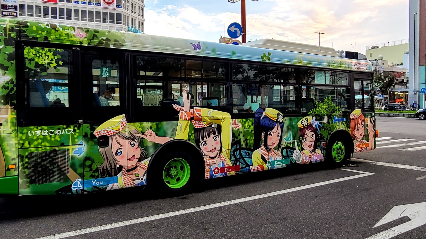 伊豆箱根バスが停留所に１