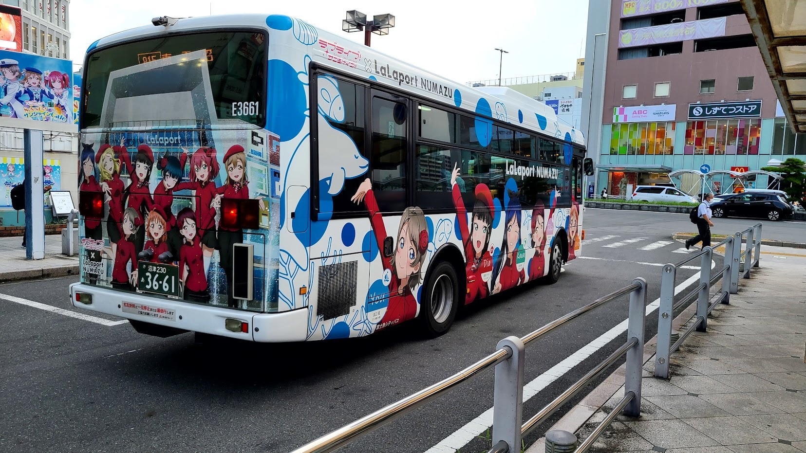 富士シティバスが停留場に１