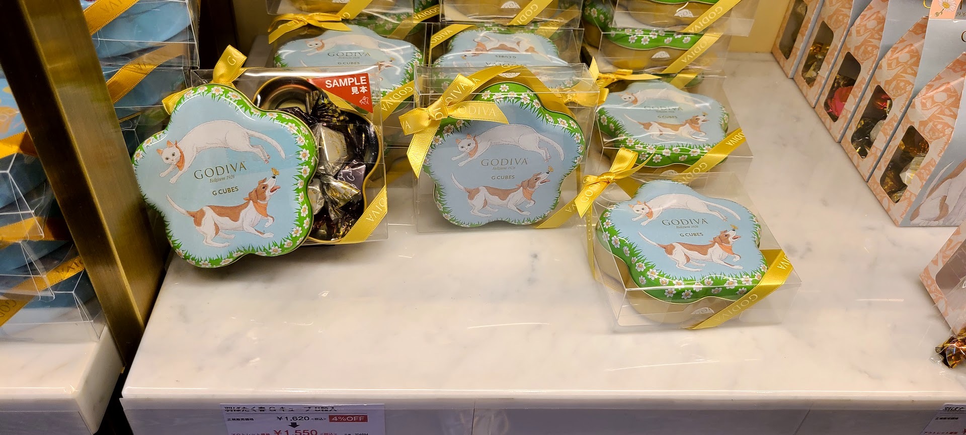 ゴディバ御殿場プレミアムアウトレット激安品 (25)1550円のわんことねこ缶