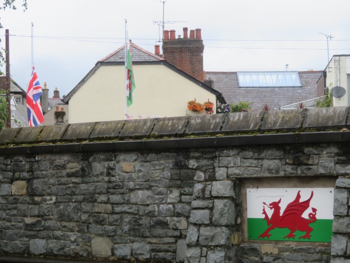 ウェールズの国旗は赤い龍