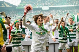 Kyogo bouncing in front of the Green brigade