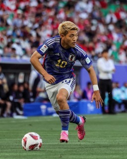 Ritsu Doan hat sich mit Japan für das Achtelfinale der Asienmeisterschaft qualifiziert