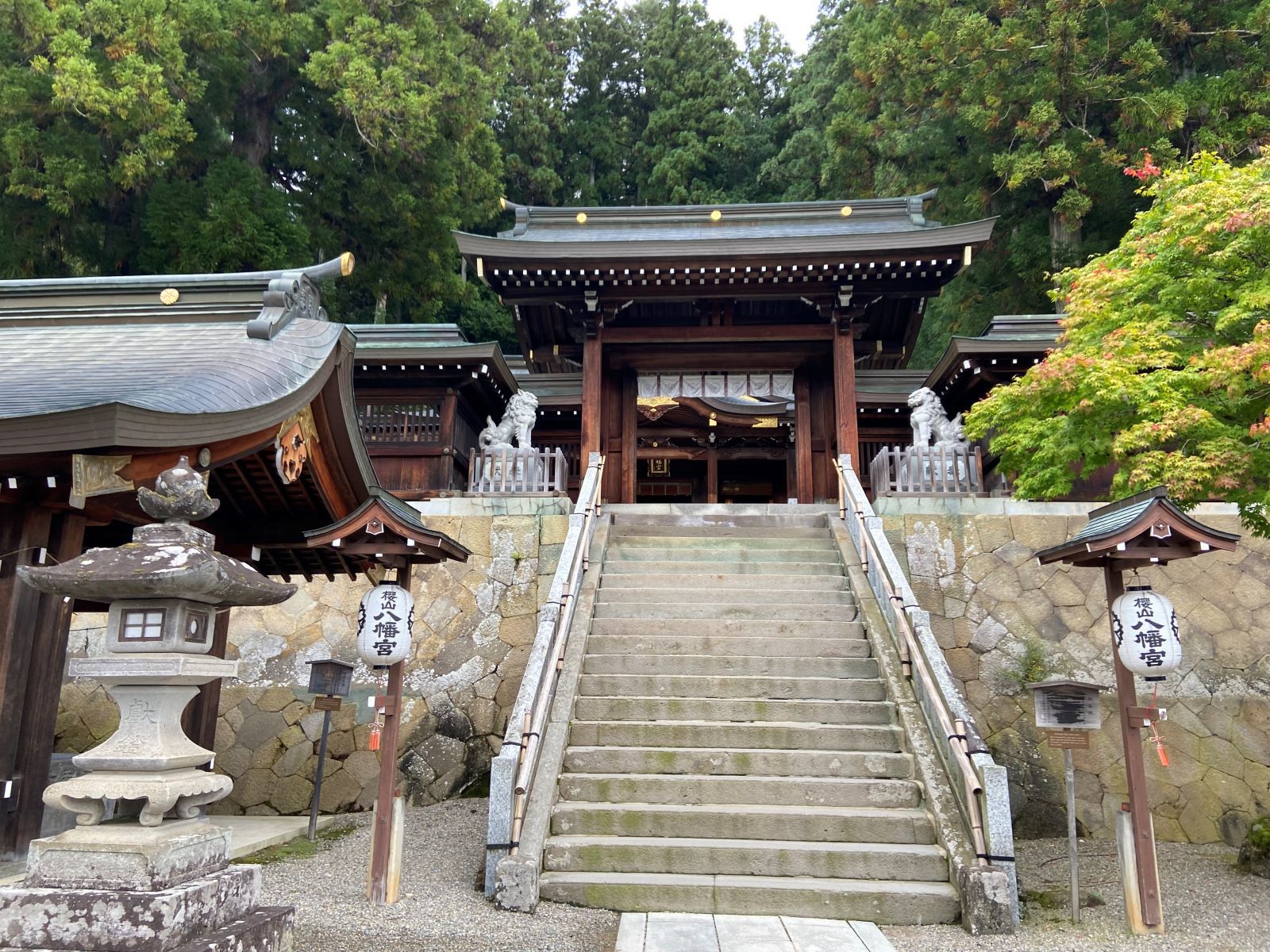 櫻山八幡宮　尋問と大石段
