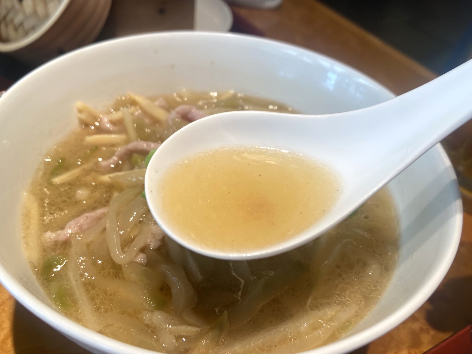 彩鳳 羽田空港第1ビル　豚肉つゆそばセット　スープ