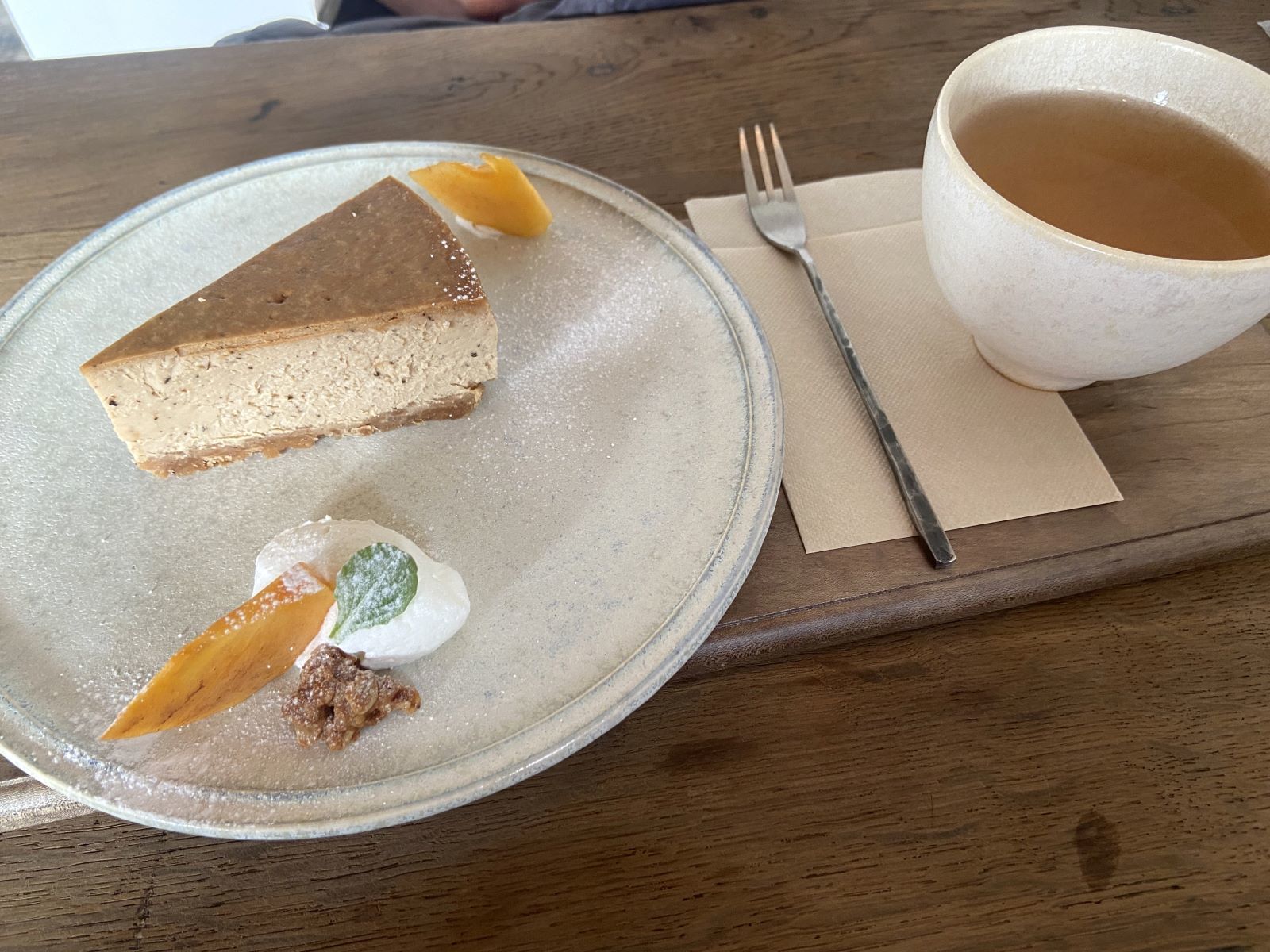 セレン　ロイヤルミルクティーのチーズケーキと紅茶