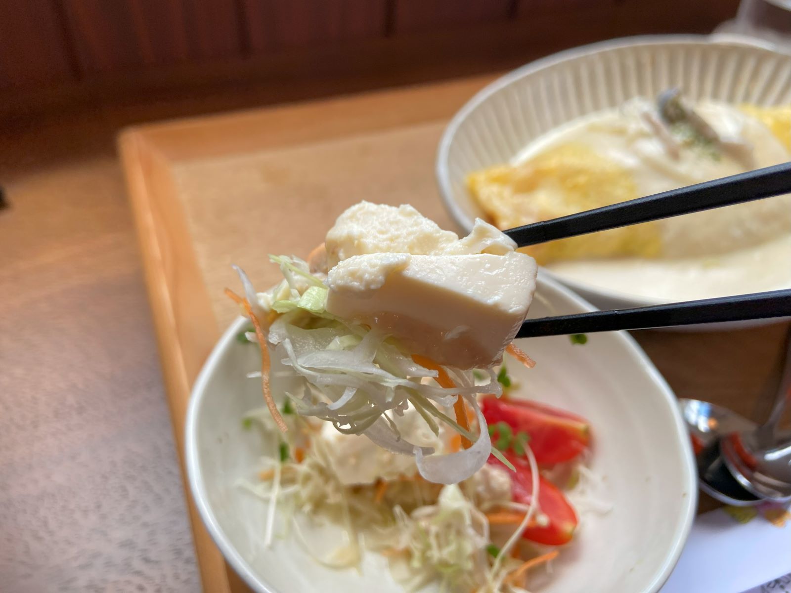 もりのさんぽみち　オムライス　サラダの豆腐
