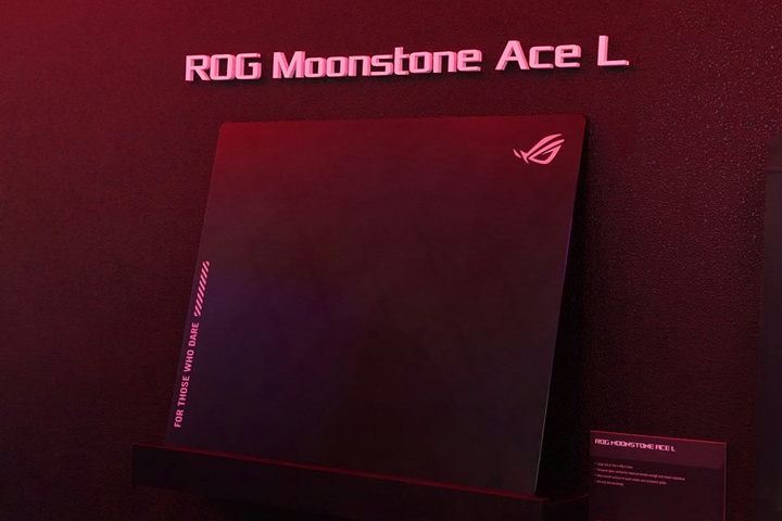 ASUS_ROG_Moonstone_Ace_L_01.jpg